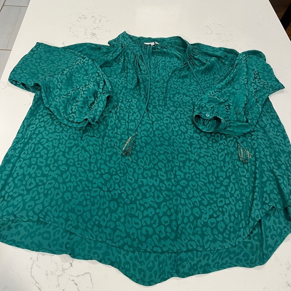 Nice blouse! - Picture 4 of 8